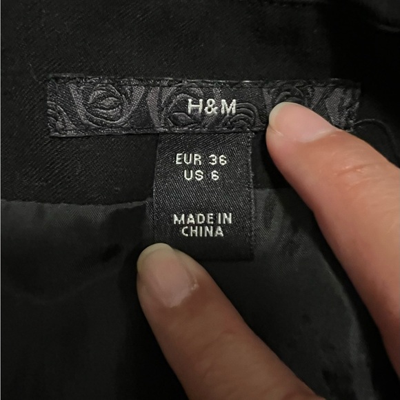 H&M Black Knee-Length A-Line Pleated Skirt - Picture 5 of 9